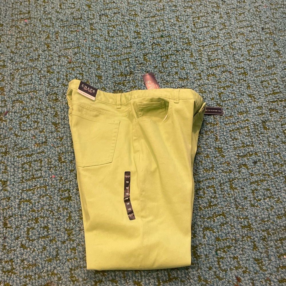 Kelly Green Slimming fit capri pants